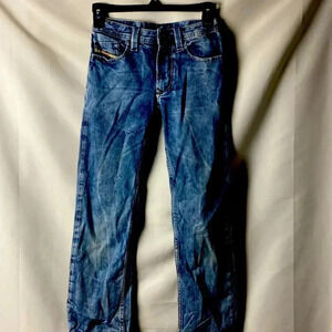 DIESEL JEANS KIDS SIZE 10 GOOD CONDITION INSEAM IS APPROX 25” WAIST APPROX 13”